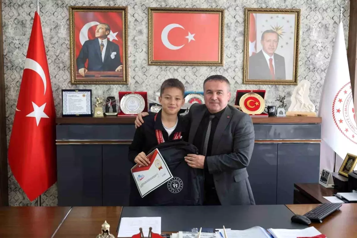 Bilecik Yüzücü Ali Çınar Alim’e Tebrik
