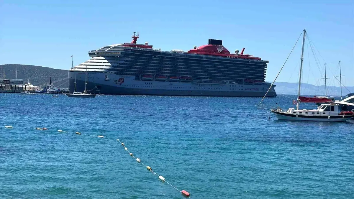Bodrum’a Dev Kruvaziyer ‘Resilient Lady’ Demir Attı