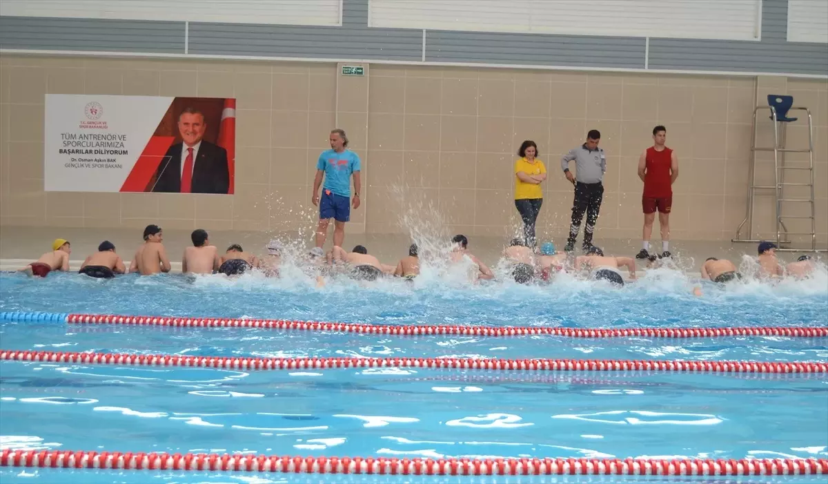 Boyabat’ta Yenilenen Yüzme Havuzu Açıldı