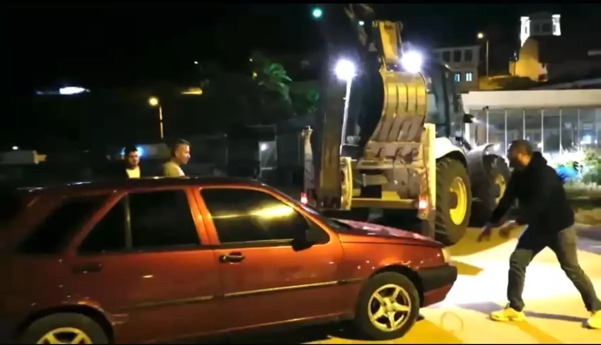 Bozcaada’da Alkollü Şoför Limanda Kaza Yaptı