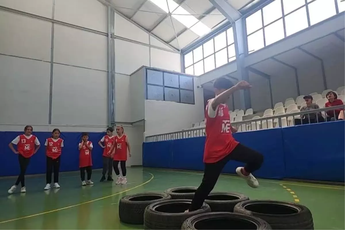 Bozüyük’te Ortaokullar Ortası Parkur Yarışı Yapıldı