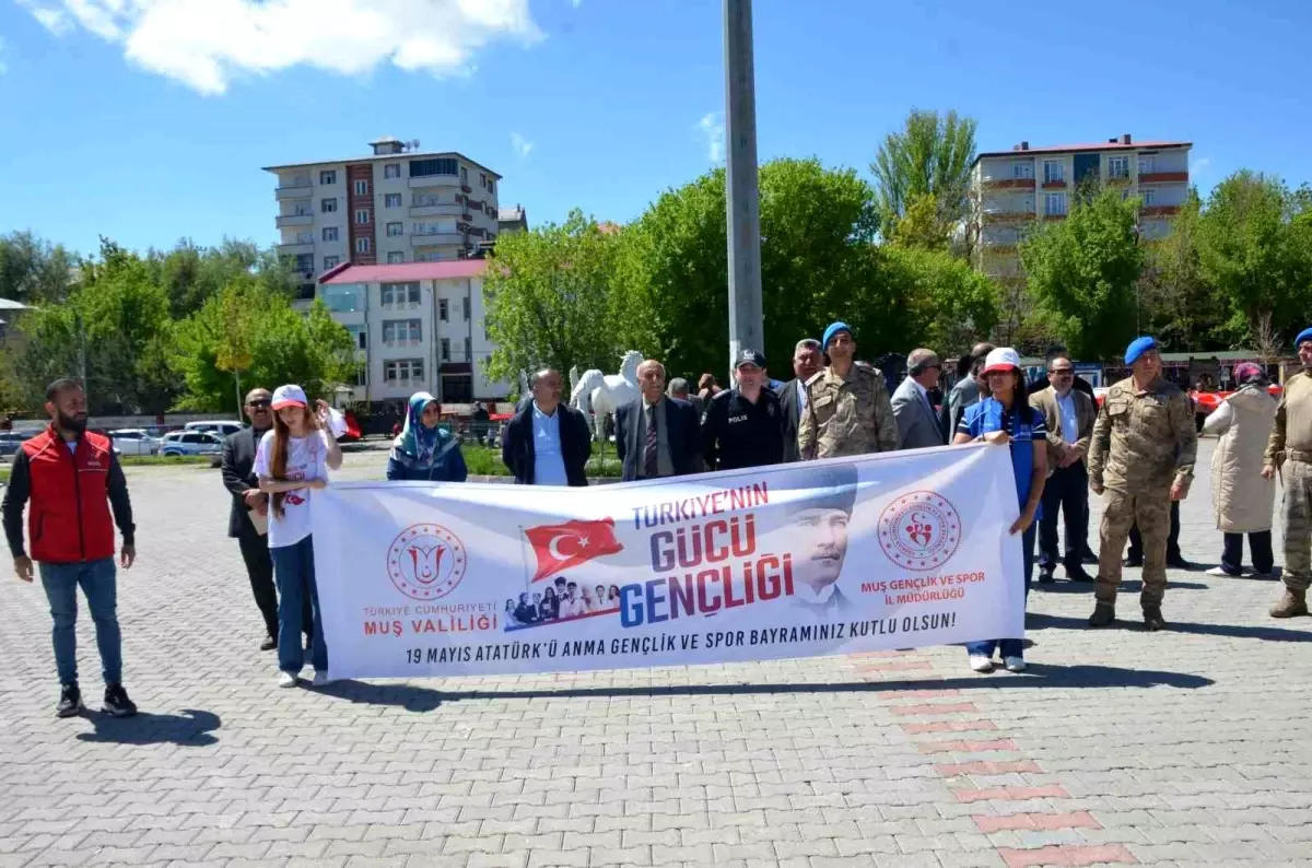 Bulanık’ta Gençlik Yürüyüşü Coşkusu