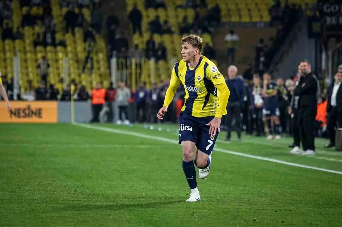 Burak Kapacak, Fenerbahçe’de Birinci Kere Alanda