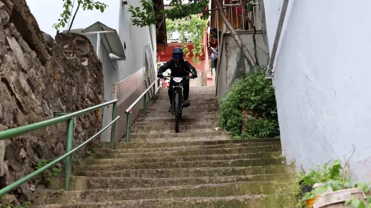 Bursa’da Birinci Urban Downhill Yarışı Nefes Kesti