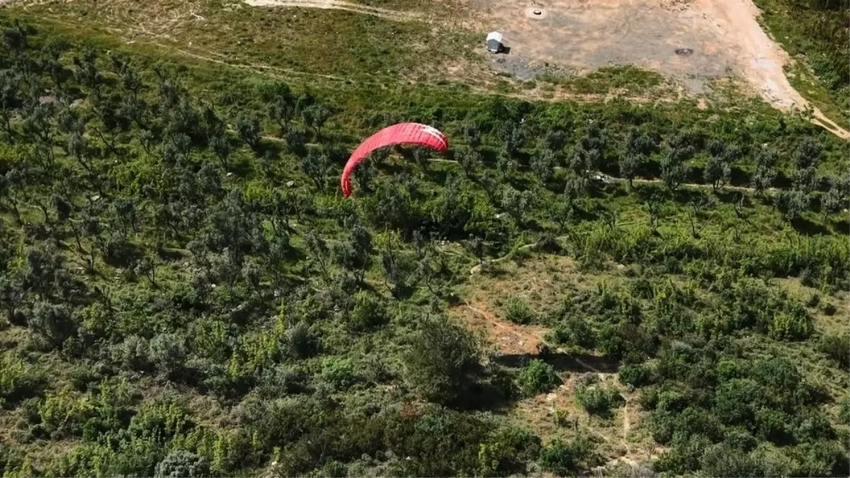 Bursa’da Ekstrem Spor: Genç Paraşütle Meskenine Uçtu
