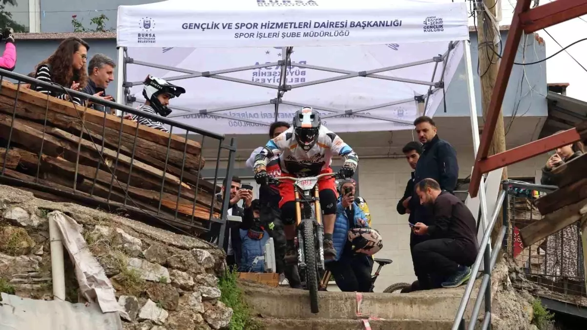 Bursa’da Türkiye’nin Birinci Extrem Bisiklet Yarışı ‘Urban Downhill’ Gerçekleşti