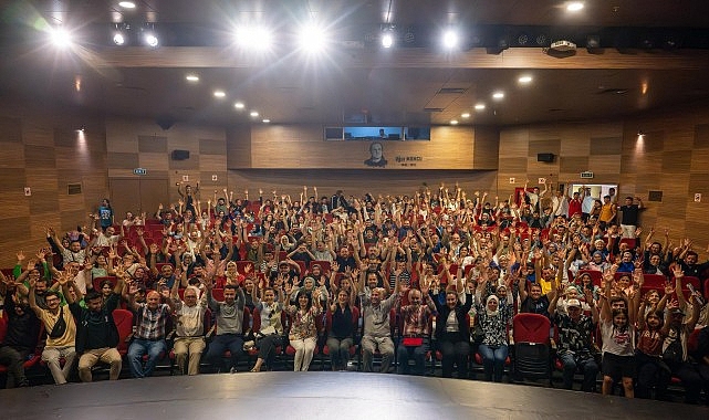 Büyükşehir’den işitme engellilere özel sinema gösterimi