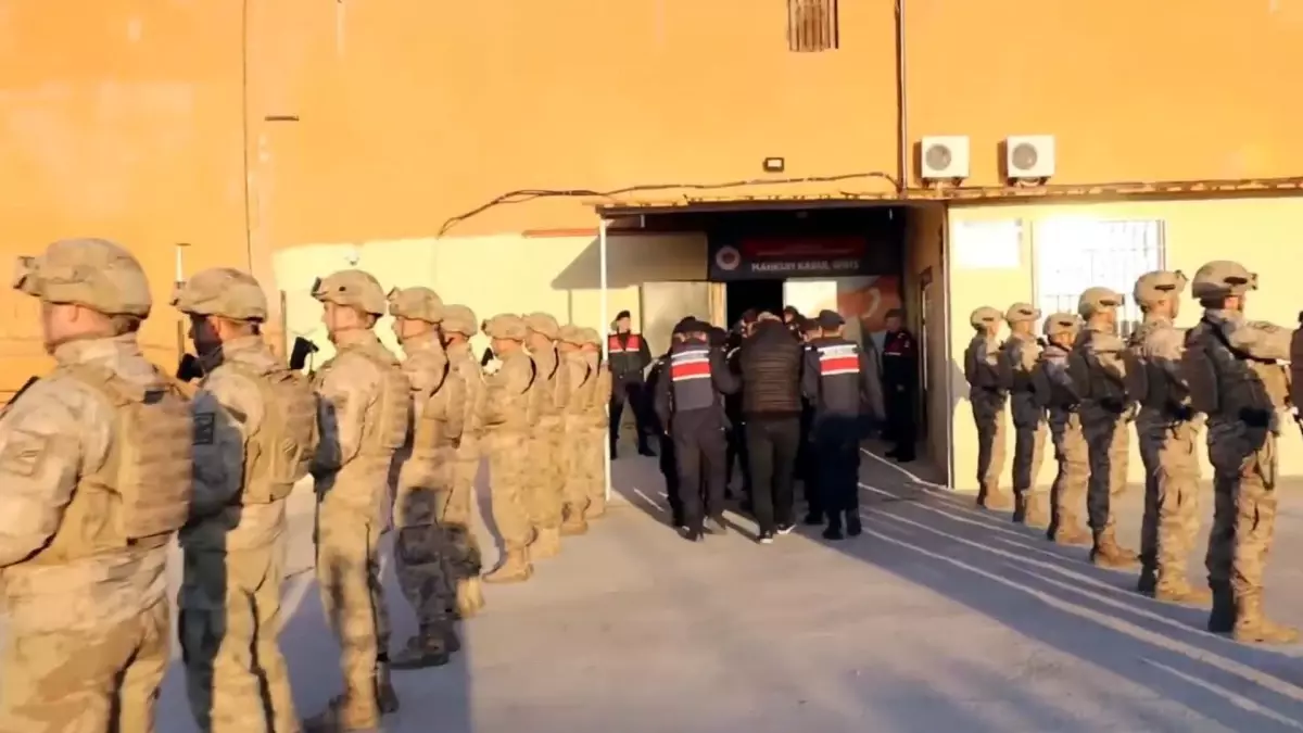 Çanakkale’de Tefeci Operasyonu: 9 Kuşkulu Yakalandı