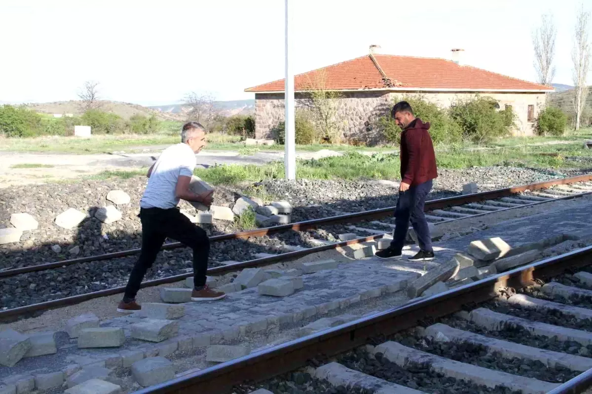 Çankırı’da Müteahhit Paraları Ödemedi, Çalışanlar Taşları Sökerek Reaksiyon Gösterdi