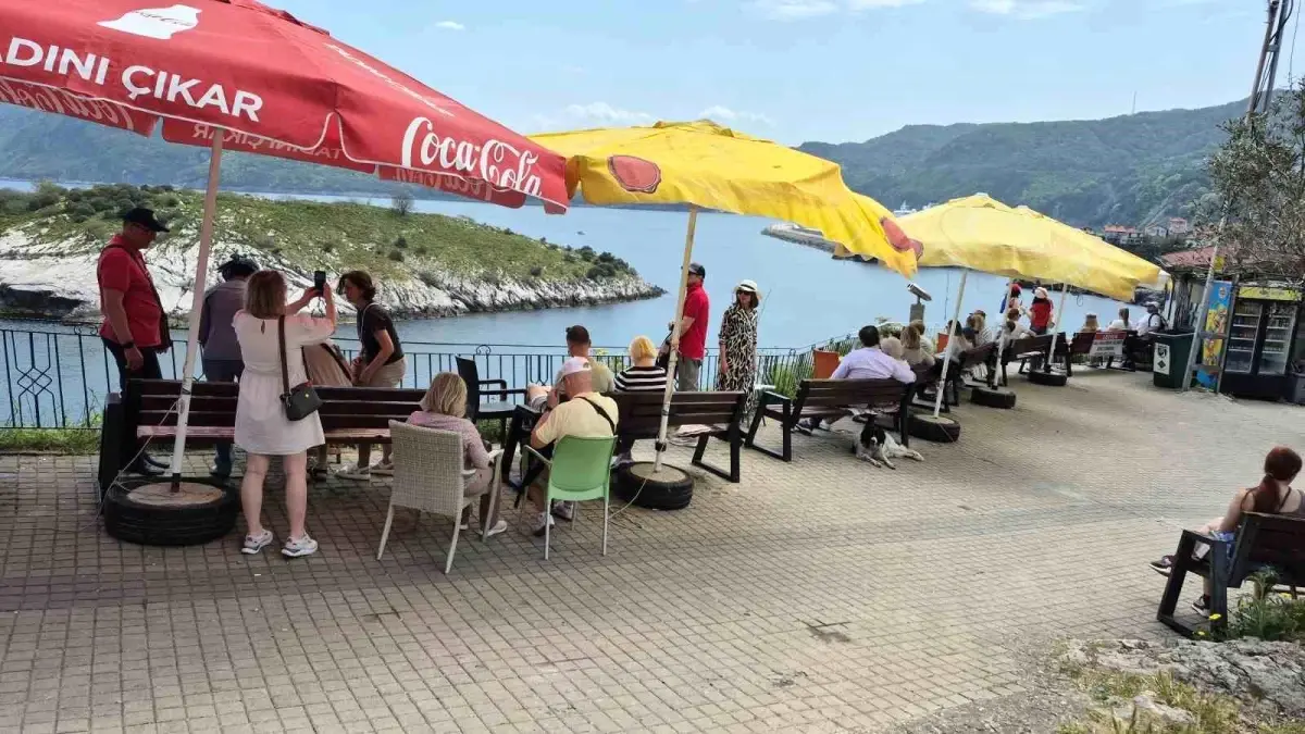 Çeşmi Cihan Amasra’ya havalar ısınmasıyla birlikte Rus akını da başladı