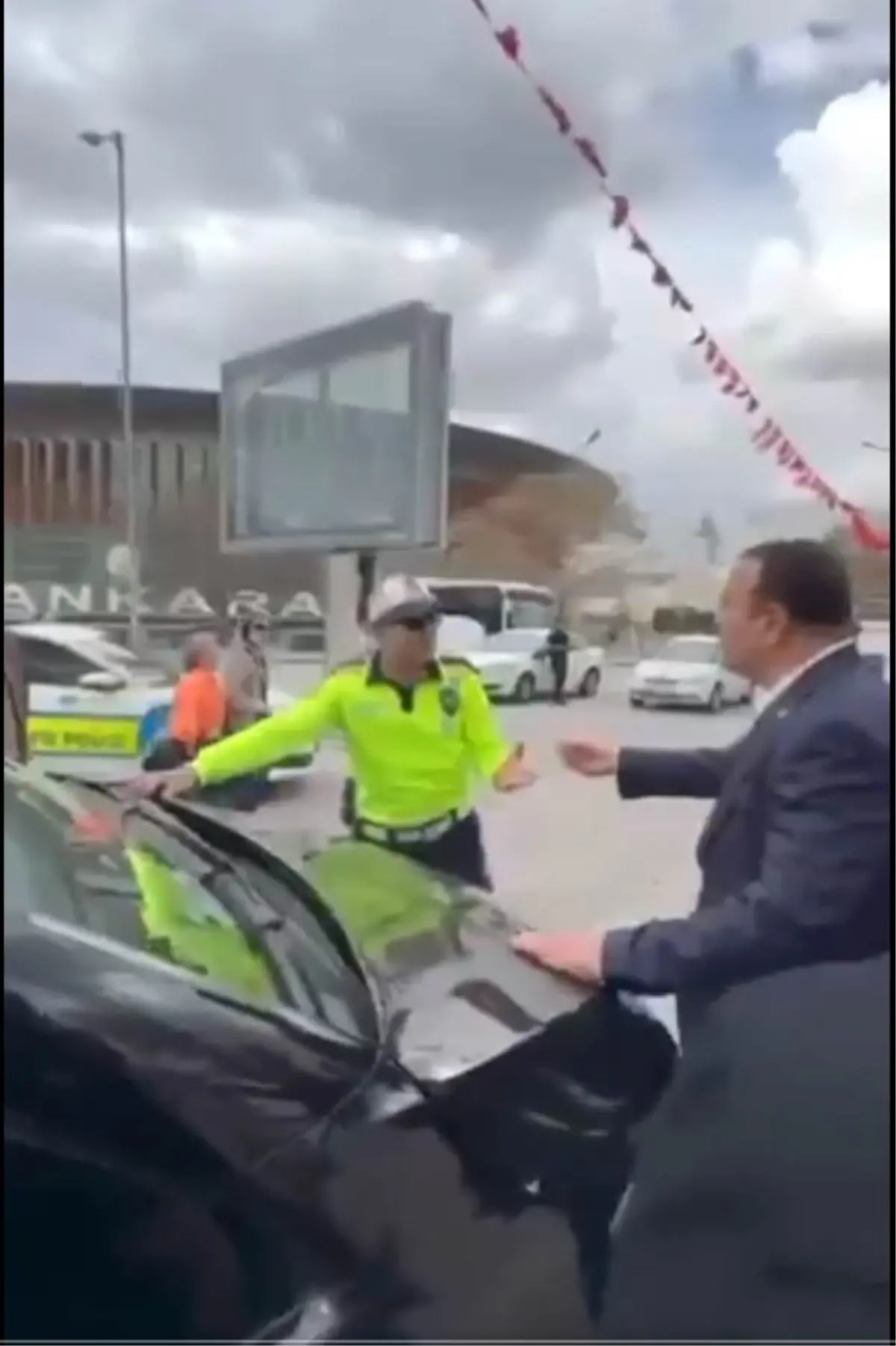 CHP Milletvekili Beker’in Sürücüsü Gözaltına Alındı