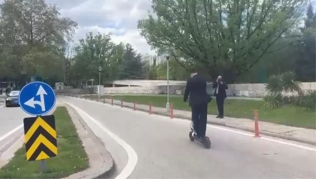 CHP’li Milletvekili Skuterle Meclis’e Geldi