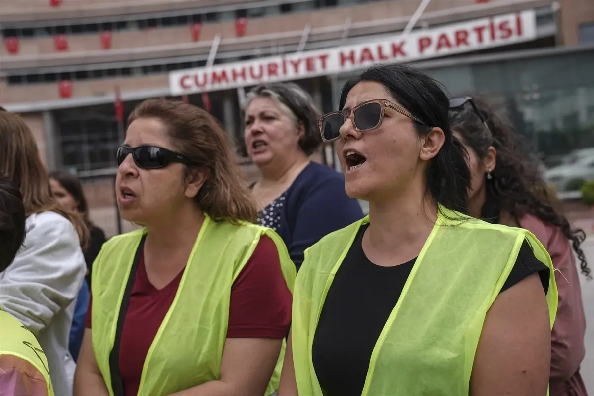 Çiğli Emekçileri, CHP Genel Merkezi Önünde Aksiyon Yaptı