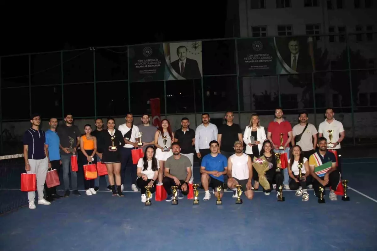 Cizre’de Birinci Tenis Turnuvası Heyecanı