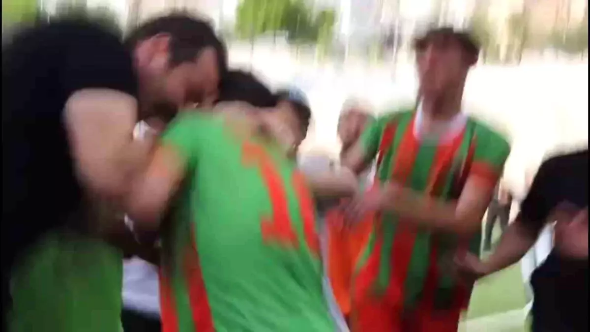 Cizre’deki futbol maçında polis darp etti