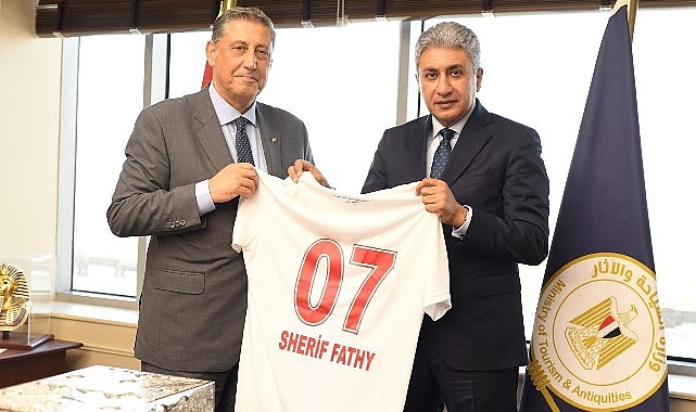 Corendon Airlines Yönetim Kurulu Lideri Yıldıray Karaer, Mısır’ın Turizm ve Sivil Havacılık Bakanları ile bir ortaya geldi