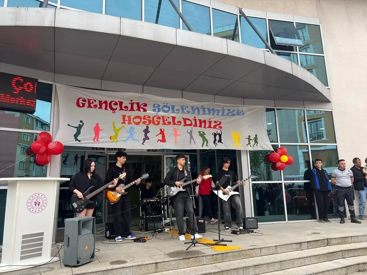 Çorlu’da Gençlik Şöleni Coşkuyla Kutlandı