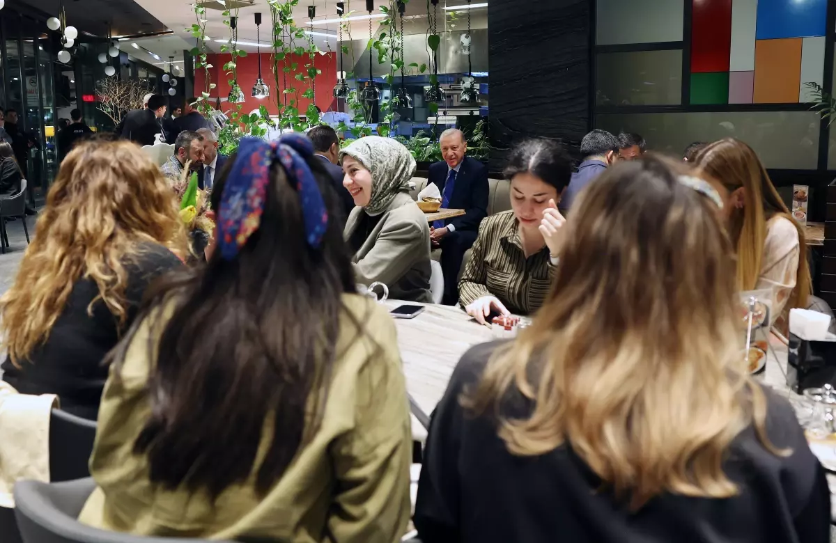 Cumhurbaşkanı Erdoğan, Ankara’da Vatandaşlarla Bir Ortaya Geldi