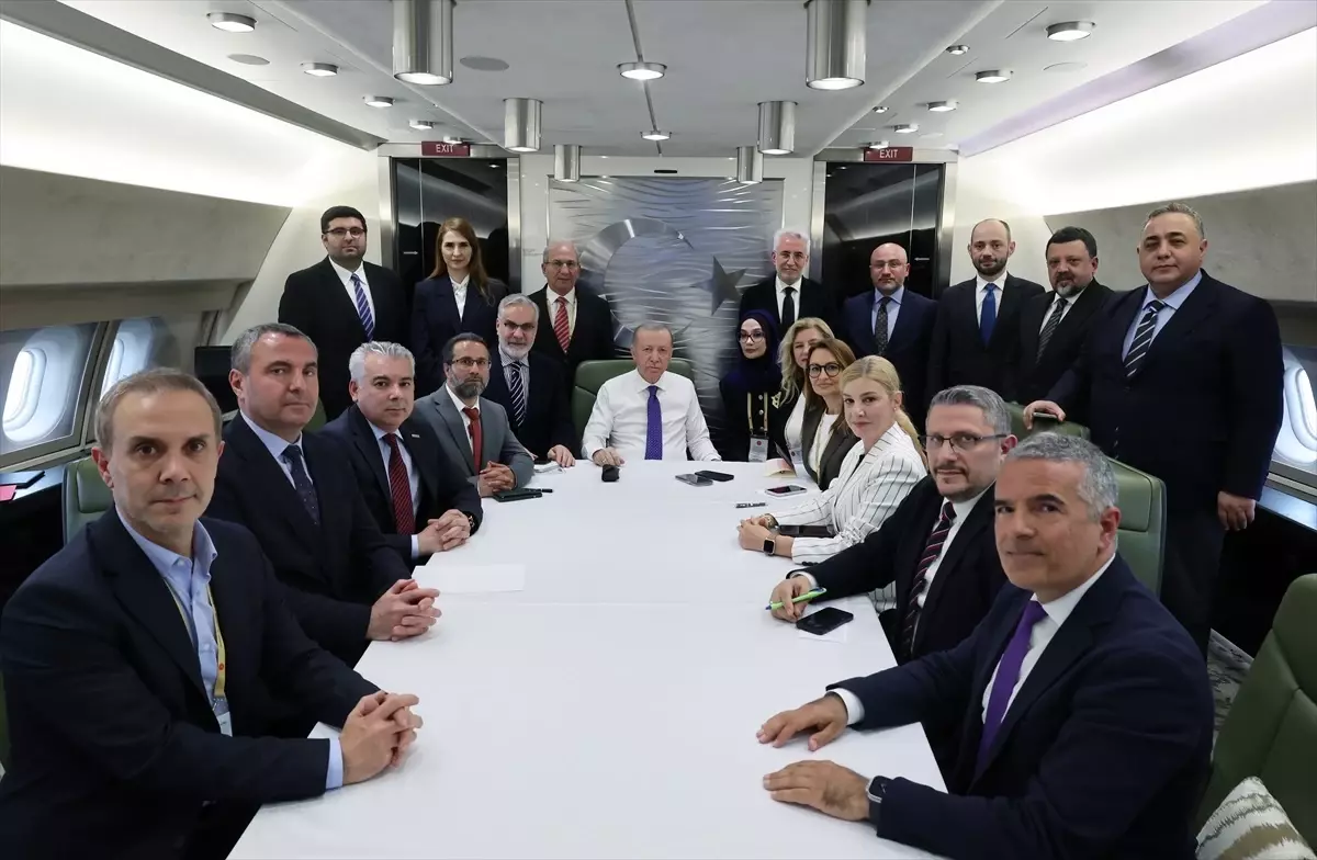 Cumhurbaşkanı Erdoğan, Arnavutluk ziyaretinin akabinde uçakta gazetecilerin sorularını yanıtladı: (1)
