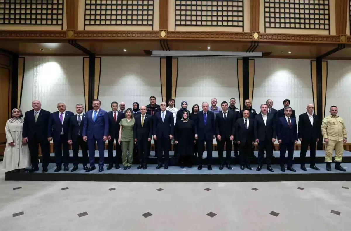 Cumhurbaşkanı Erdoğan çalışanlarla bir ortaya geldi