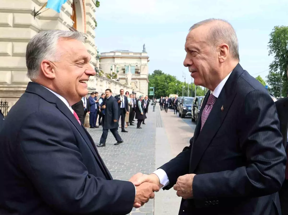Cumhurbaşkanı Erdoğan, TDT Doruğu’nda Macaristan Başbakan Orban tarafından karşılandı