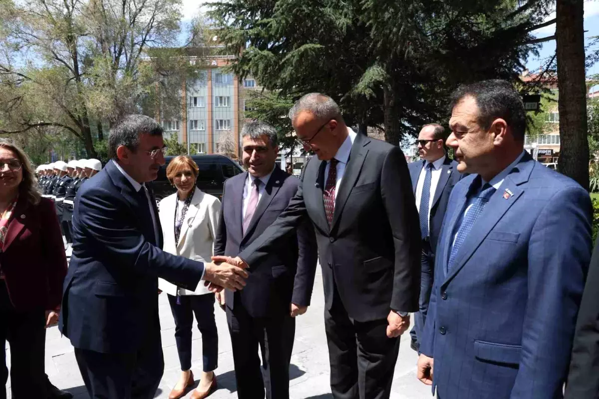 Cumhurbaşkanı Yardımcısı Yılmaz: “Ana muhalefet partisinin tek yaptığı popülizm”
