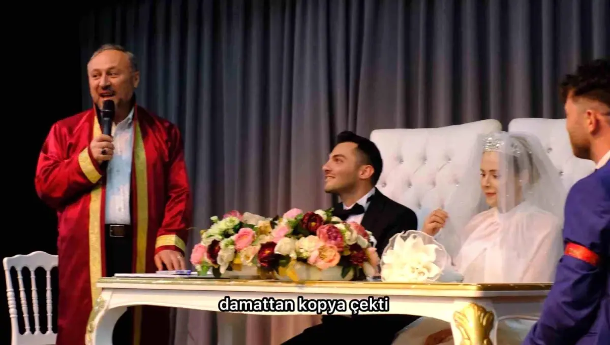 Damat Fısıldadı, Nikah Memuru Esprili Karşılık Verdi