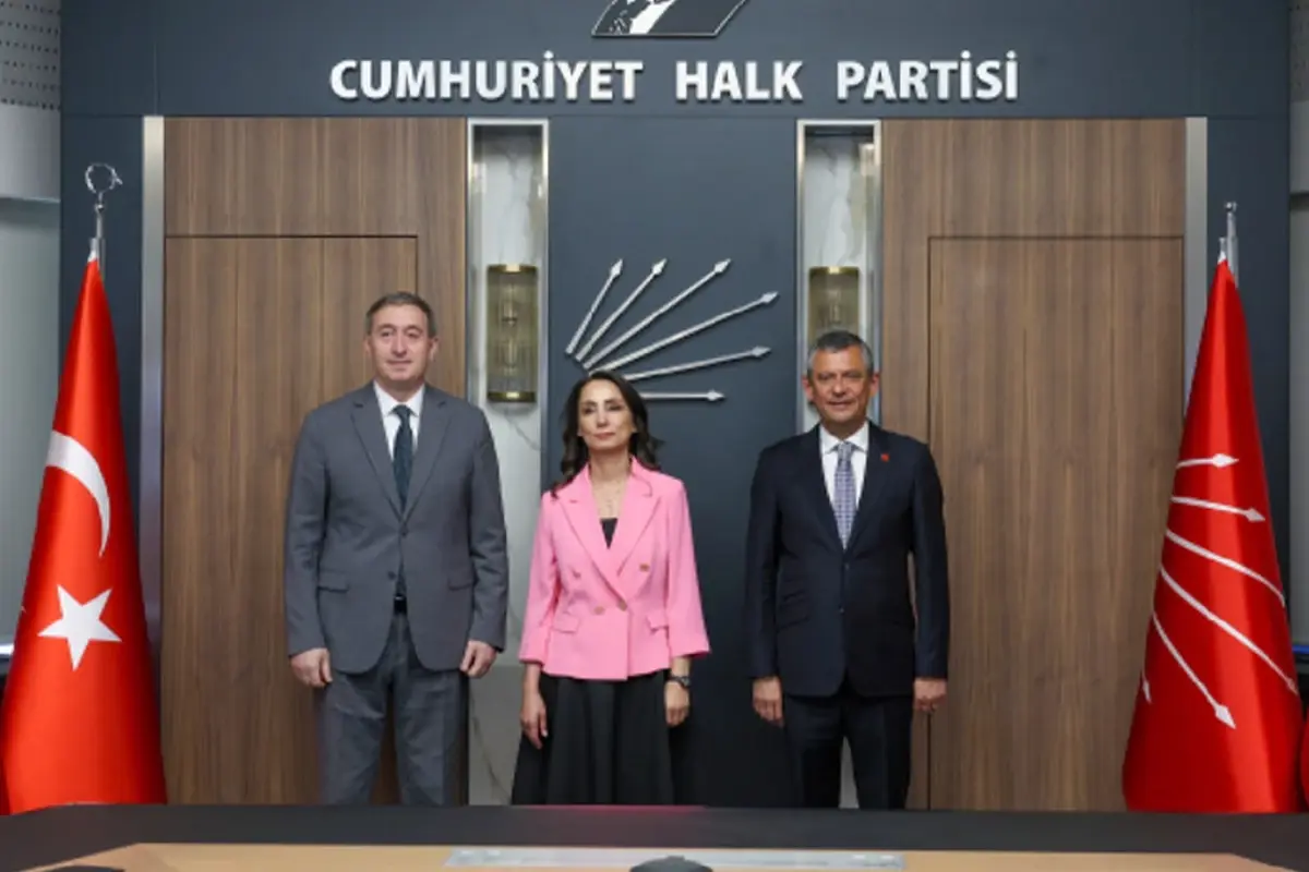 DEM Parti, CHP’yi ziyaret etti! 1 saat süren görüşmede Bahçeli’nin kurul önerisi masaya yatırıldı