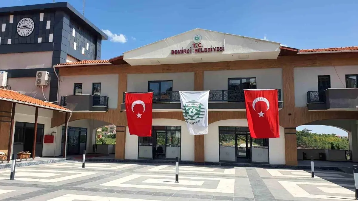 Demirci Belediyesi’nden Çalışanlara Rekor Promosyon Muştusu