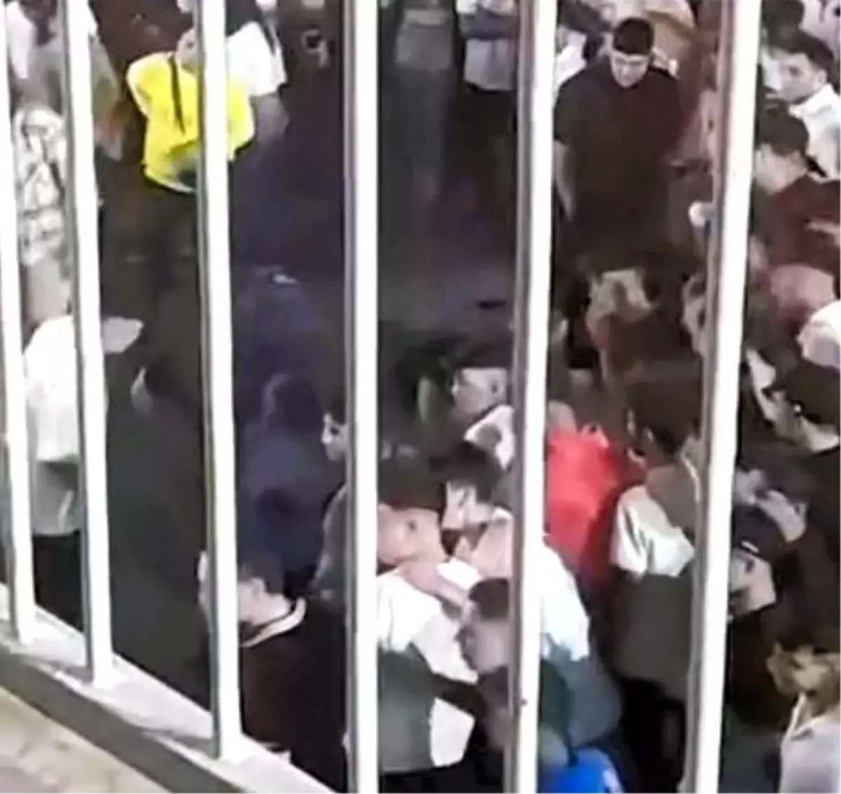 Denizli’deki Ceza Konserinde Hengame: Bir Genç Yaralandı