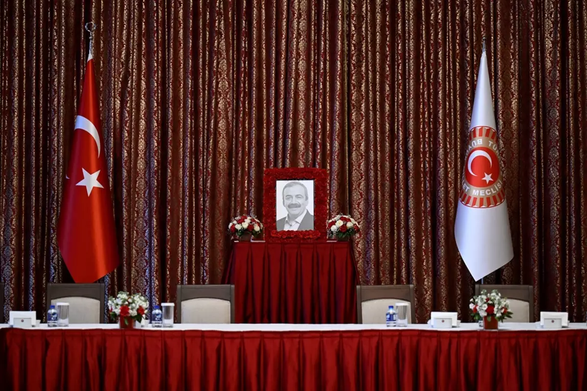 Dervişoğlu, Sırrı Süreyya Başkan için Meclis’te yapılan taziyeye katılmadı