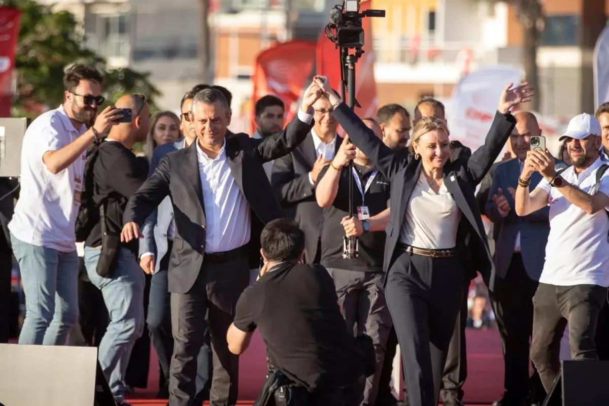 DEVA’dan istifa eden Seda Kaya Ösen CHP’ye katıldı