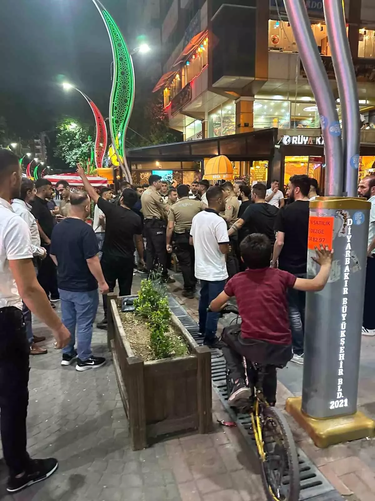 Diyarbakır’da ehliyetsiz şoför gerginlik yarattı