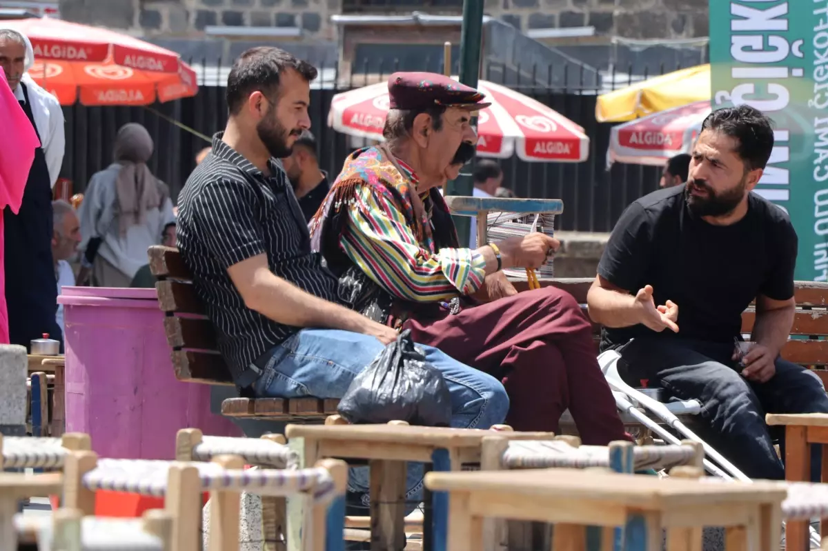 Diyarbakırlılar Barış ve Fesih Kararını Kutluyor