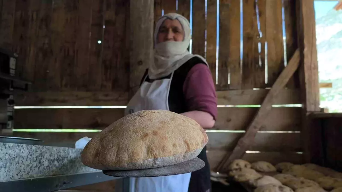 Doğal Ekmekler Turistler İlgisini Çekiyor