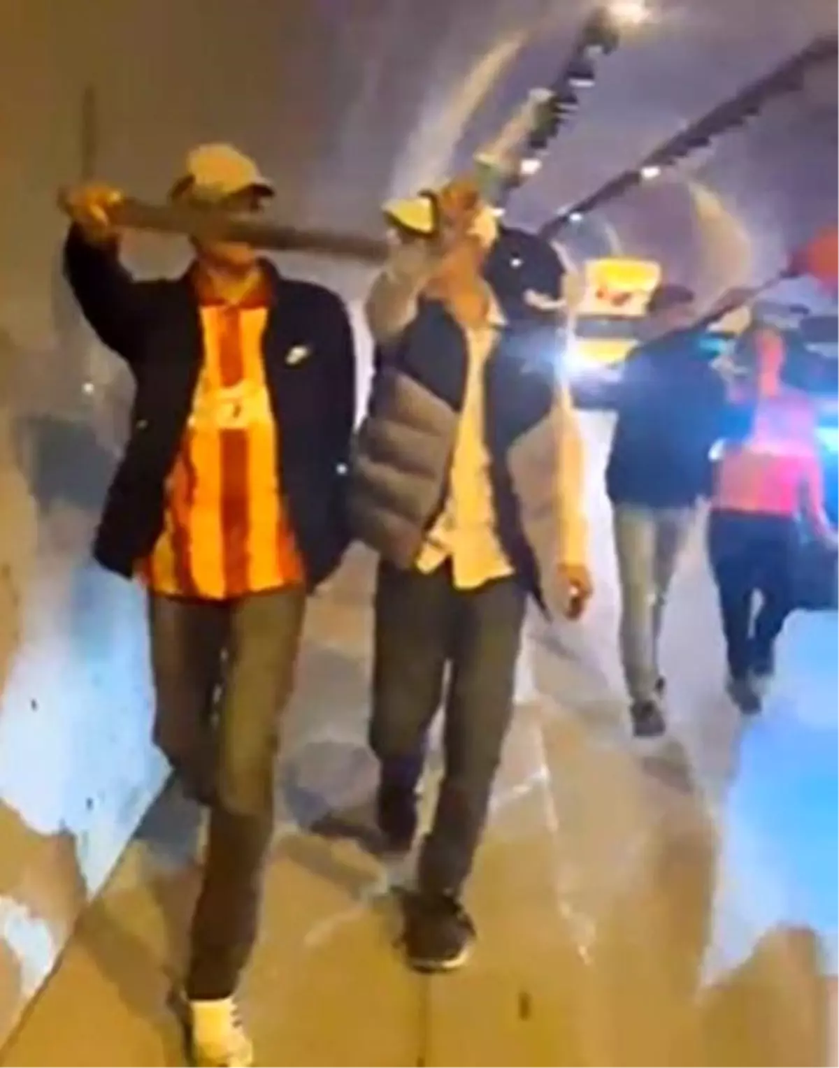 Döner Bıçaklı Holiganlar Hür Bırakıldı