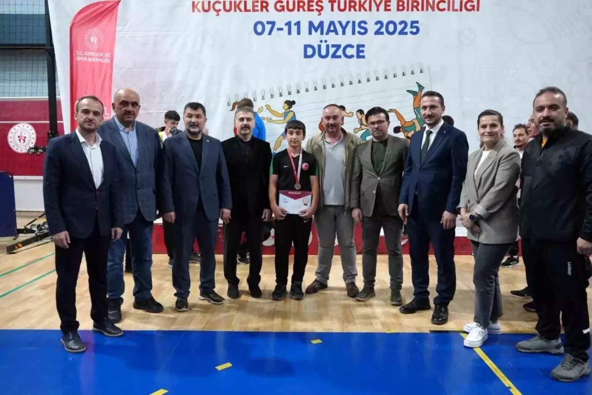 Düzce’de Güreş Türkiye Birinciliği Tamamlandı