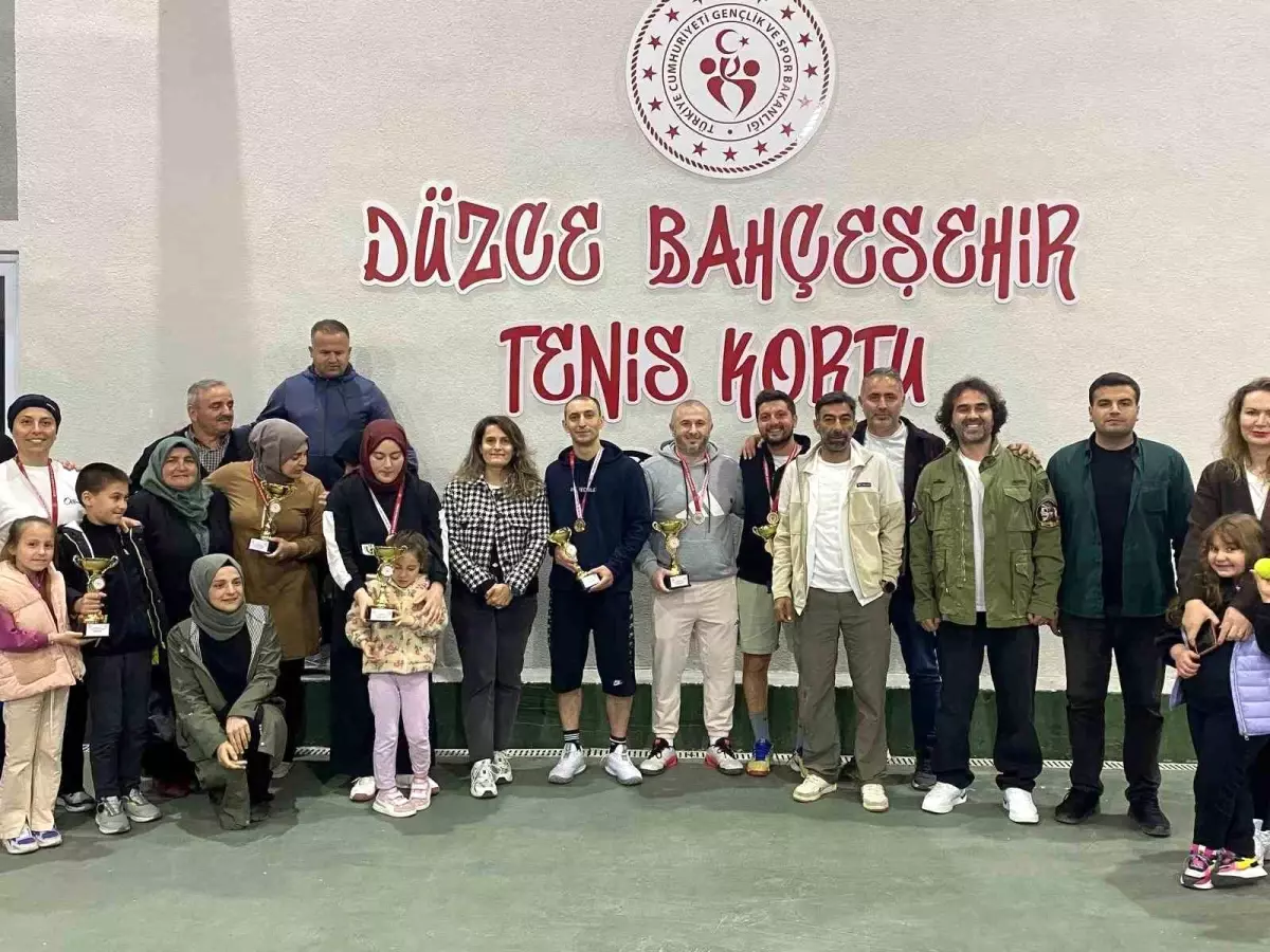 Düzce’de Spor Mahallemde Lokal Ligleri Tenis Karşılaşmaları Tamamlandı