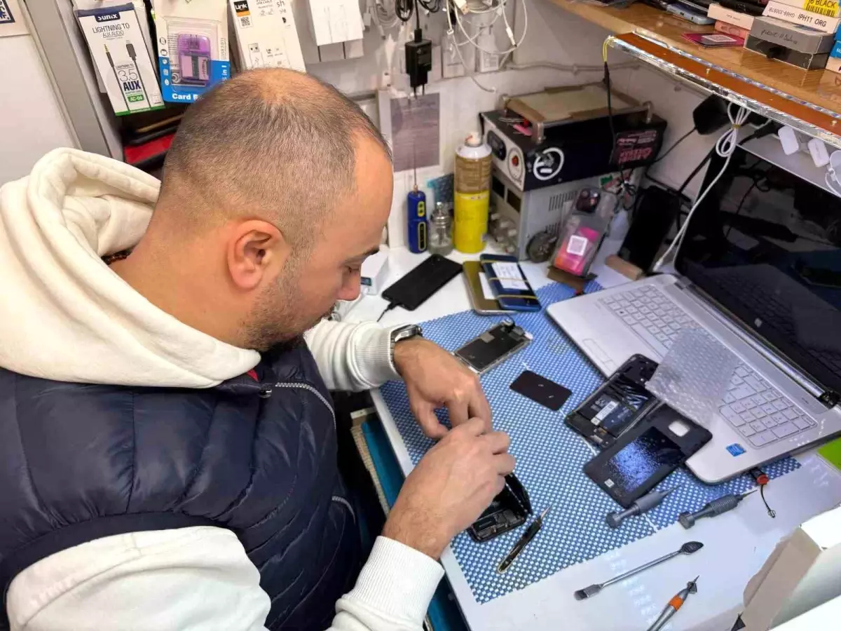 Düzce’de Telefon Tamirine Ağır İlgi