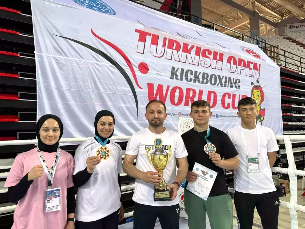 Düzceli Atletler Kick Boks Dünya Kupası’nda 3 Madalya Kazandı