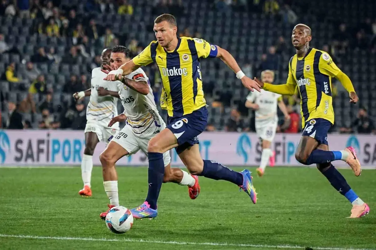 Dzeko, Fenerbahçe’ye galibiyeti getiriyor