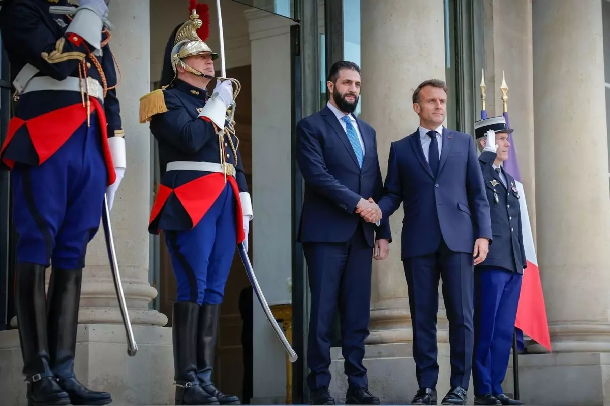 El-Şara ve Macron Elysee’de Buluştu