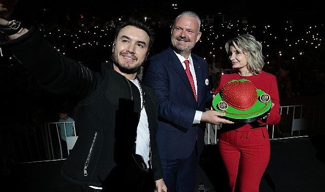 Emiralem Çilek Şenliği’ne harika başlangıç