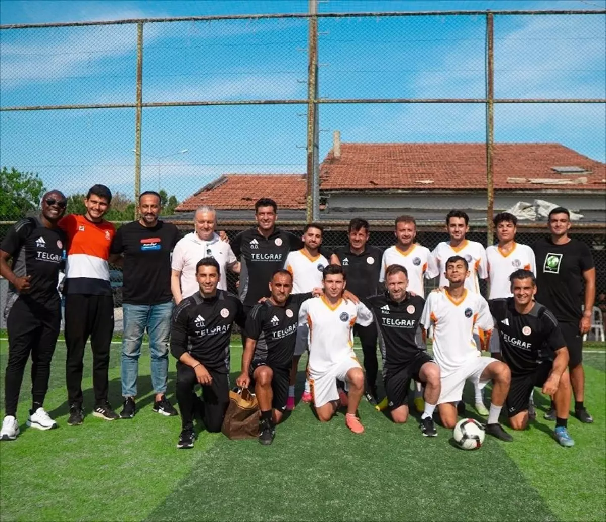 Emre Belözoğlu Üniversite Öğrencileriyle Futbol Oynadı