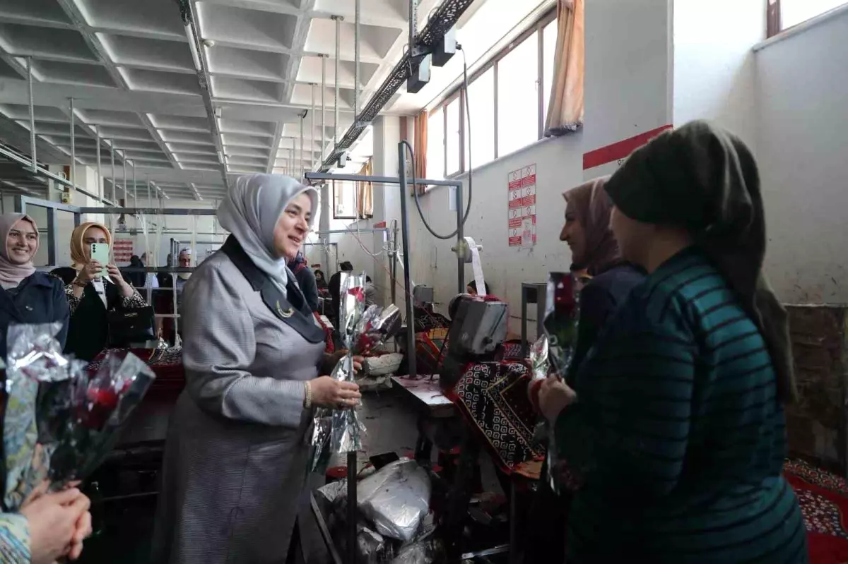 Ercan, Dokumacılık Fabrikasında Bayan Çalışanlarla Buluştu