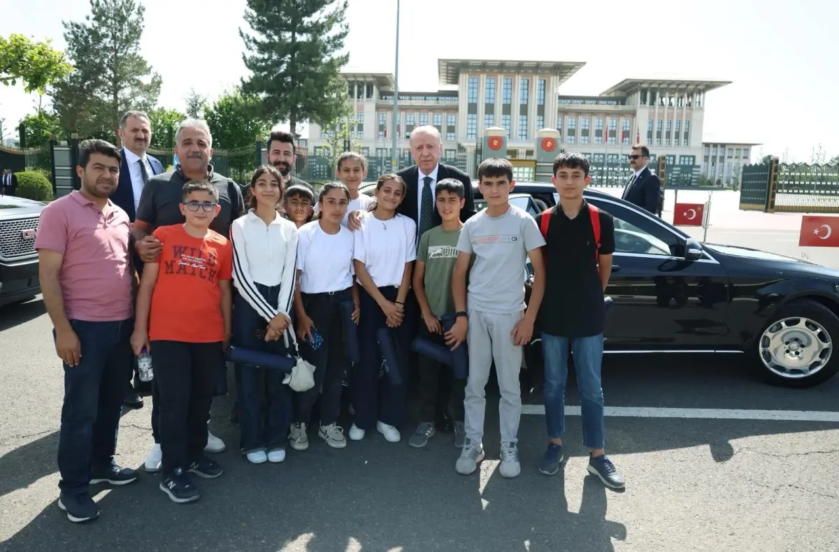 Erdoğan, 15 Temmuz Anıtı’nda Çocuklarla Buluştu