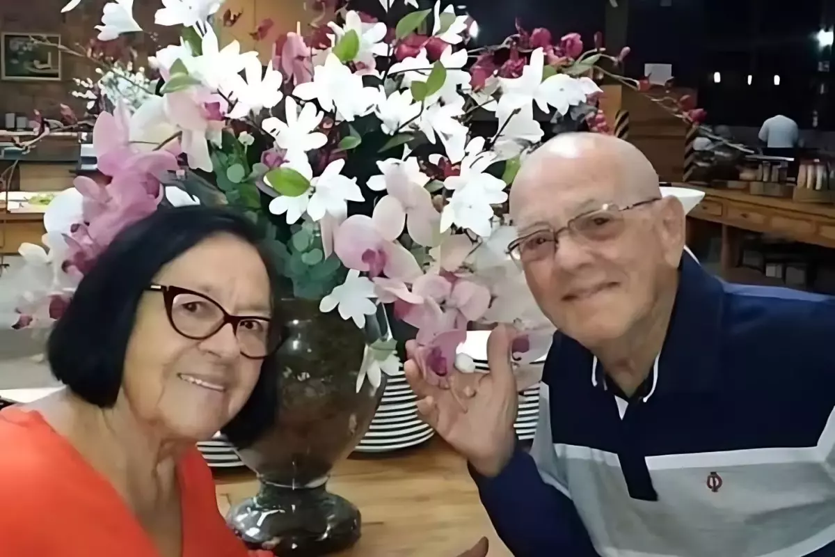 Ergenlik devrinde tanışan ve 74 yıl evli kalan çift birebir gün hayata veda etti