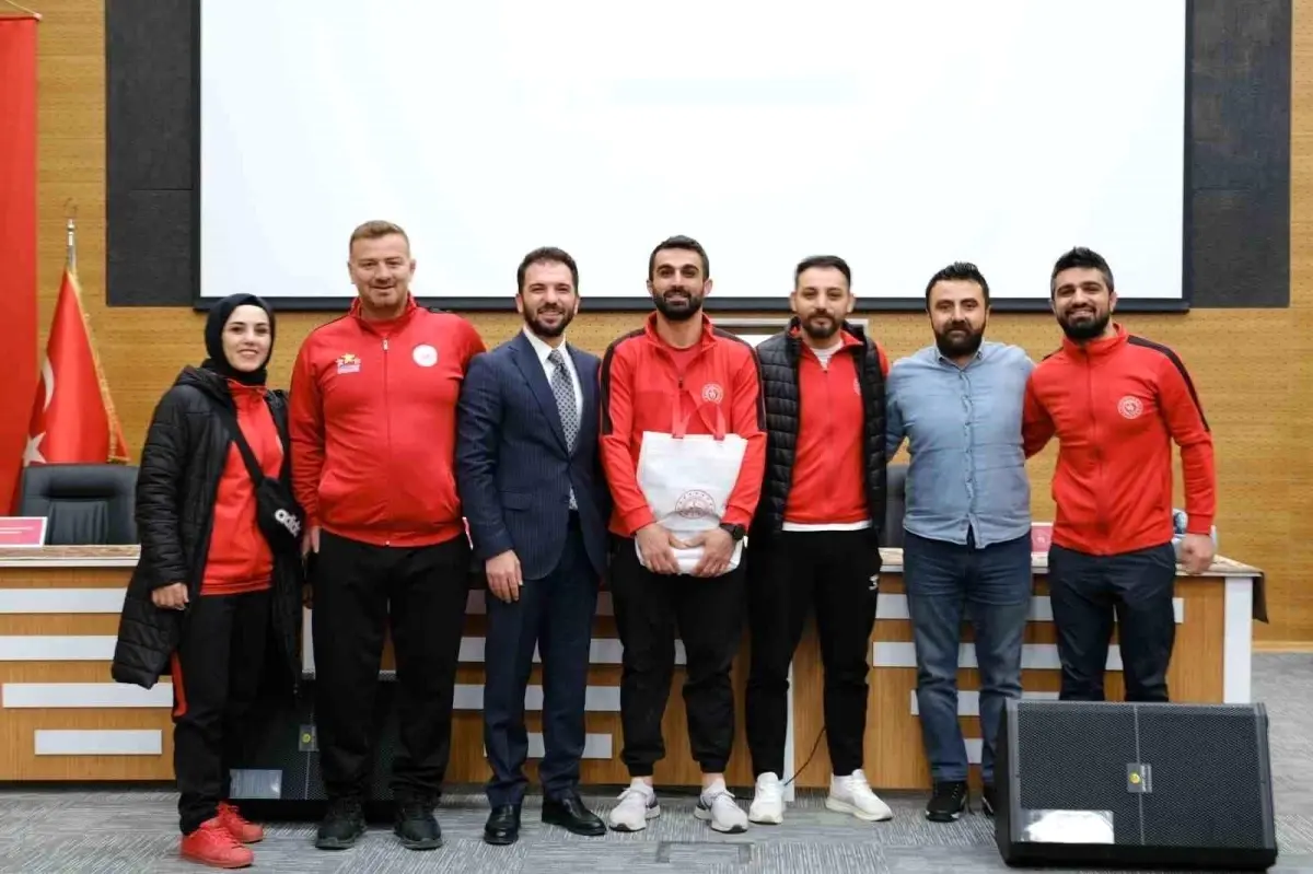 Erzurum’da Antrenörler Bilgi Müsabakasında Yarıştı