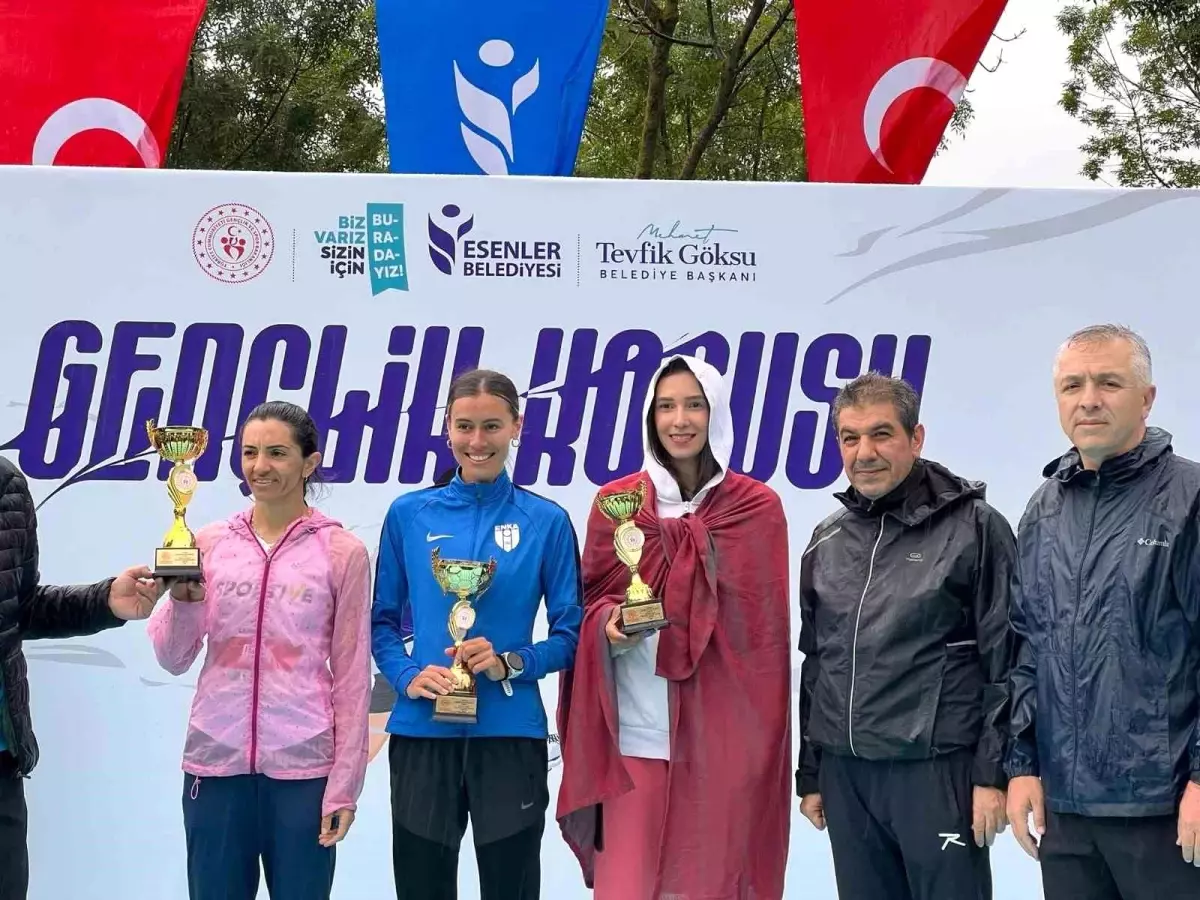 Esenler’de 19 Mayıs Gençlik Koşusu Gerçekleştirildi