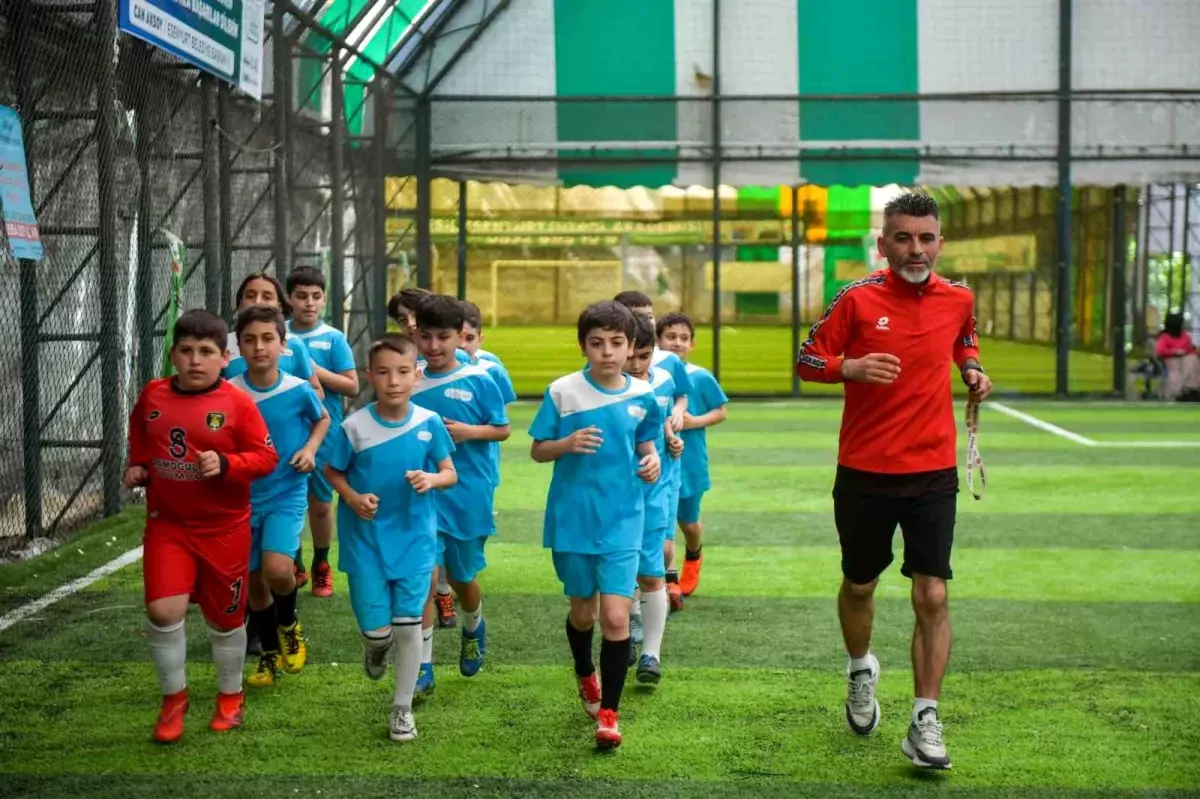 Esenyurt’ta Futbol Kursları ile Çocuklar Geleceğe Hazırlanıyor